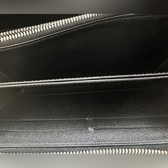 Louis Vouiton Black Epi Zippy Wallet - Picture 8 of 11